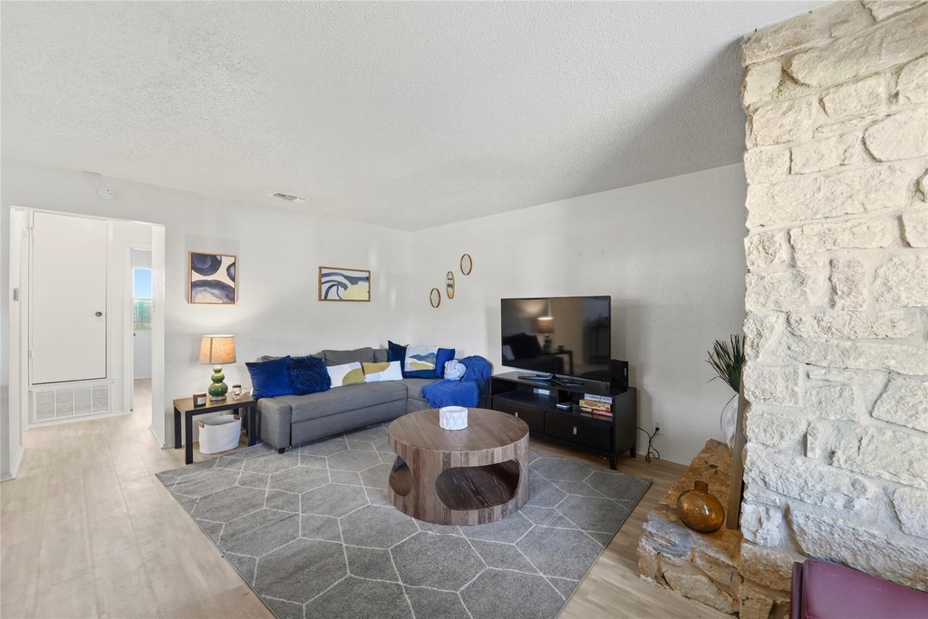 823 Taulbee Ln - Photo 4