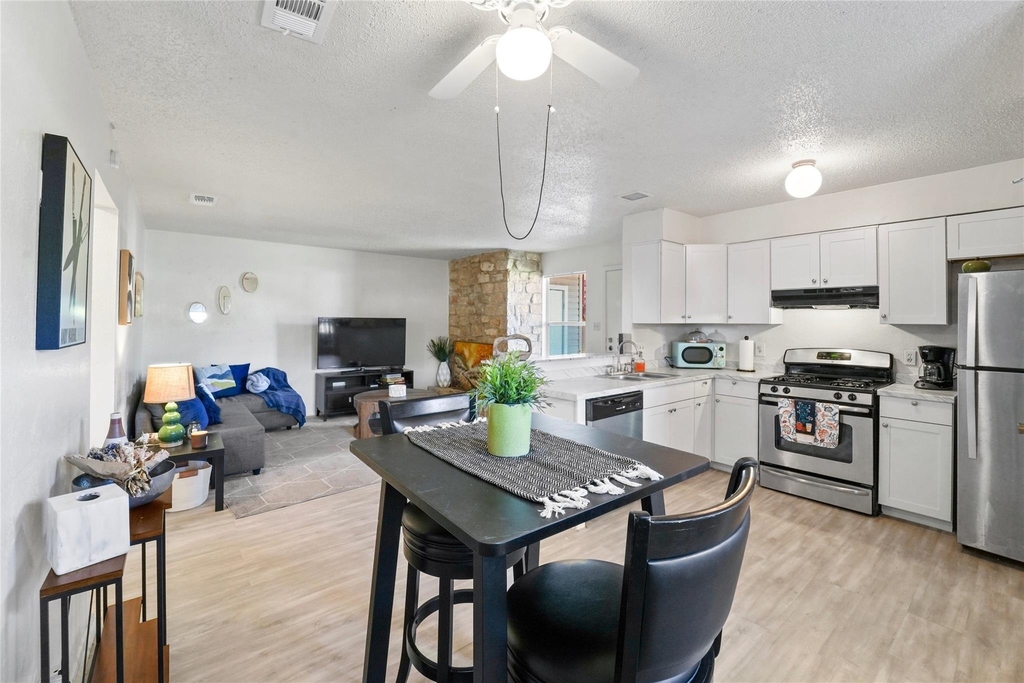 823 Taulbee Ln - Photo 1