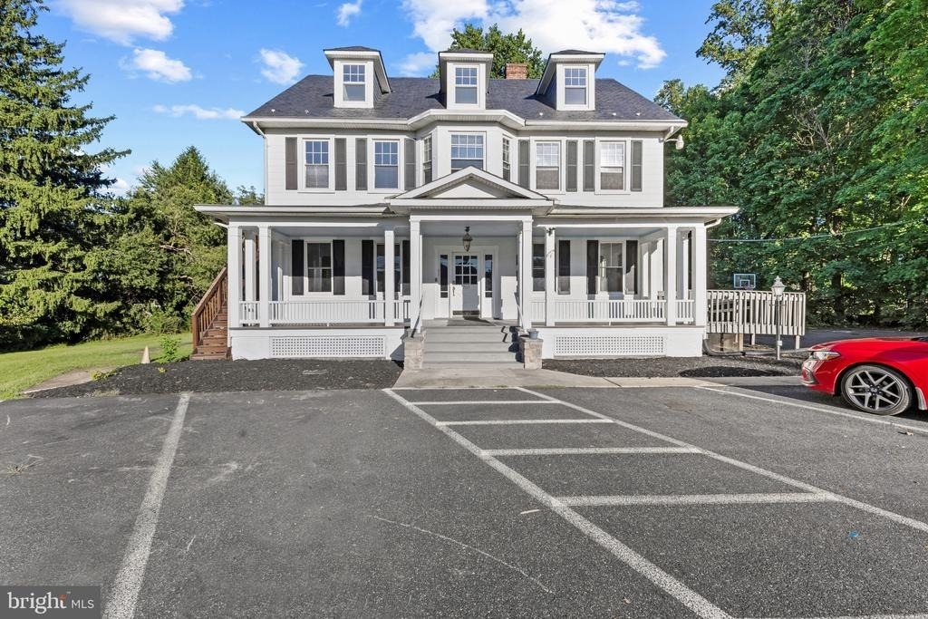 707 N Hickory Avenue - Photo 1