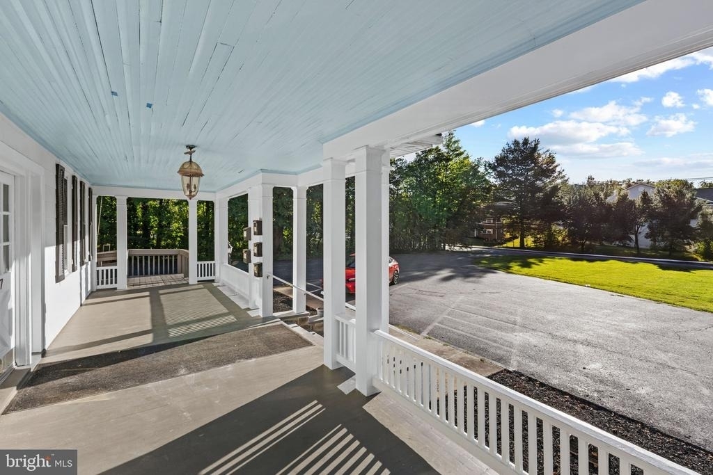 707 N Hickory Avenue - Photo 3