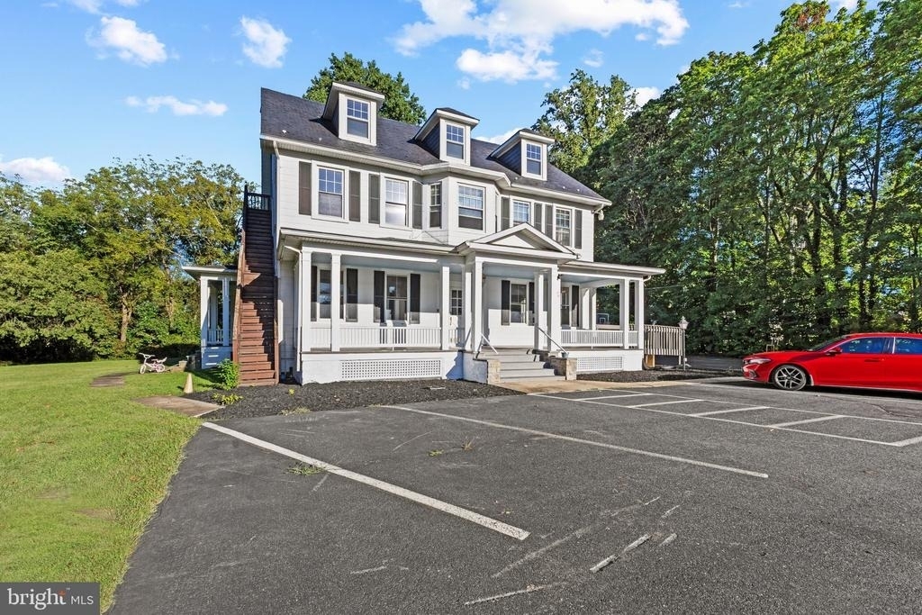 707 N Hickory Avenue - Photo 0