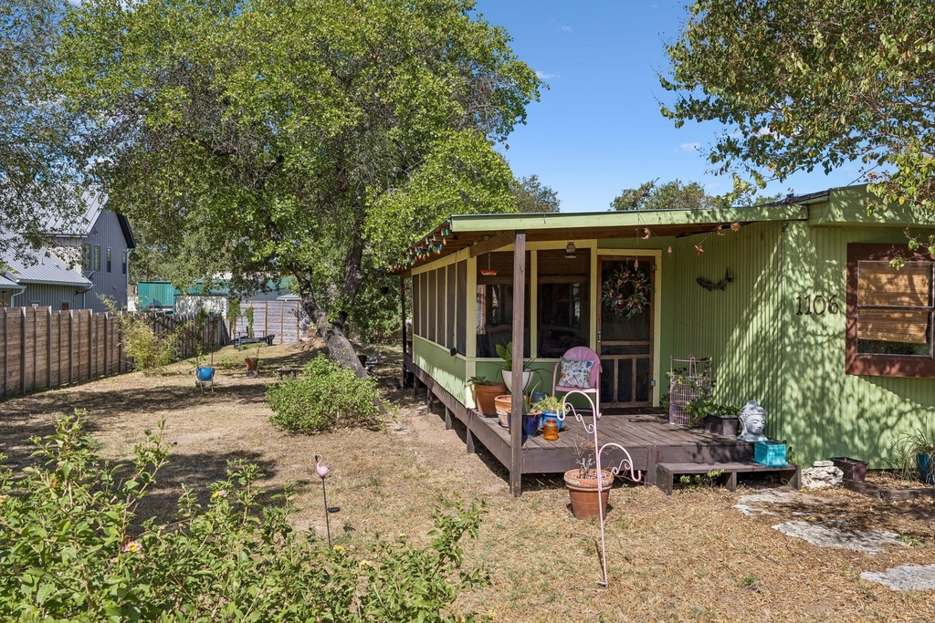 1106 Minnie Dr - Photo 2