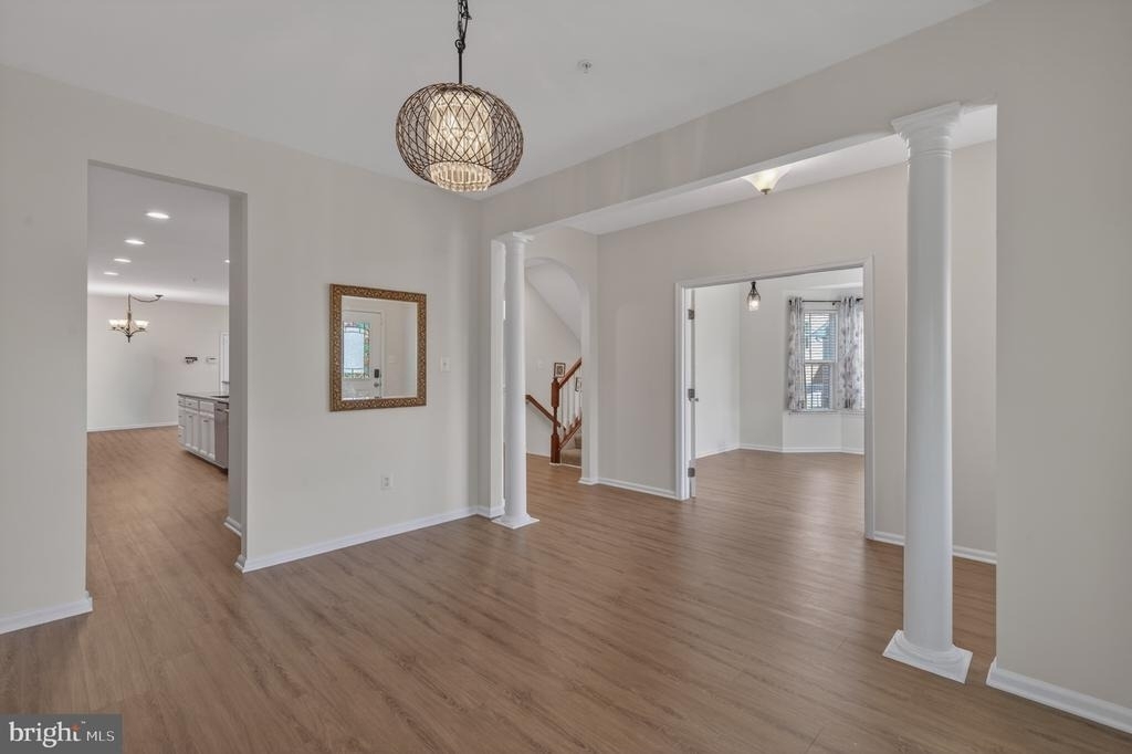 1423 Village Green Way - Photo 4