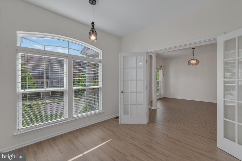 1423 Village Green Way - Photo 11
