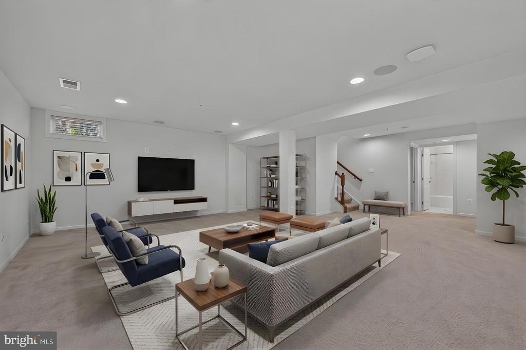 1423 Village Green Way - Photo 44