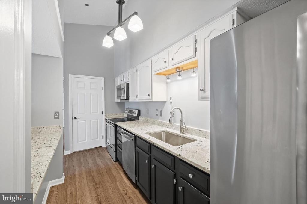 611 Himes Avenue - Photo 9