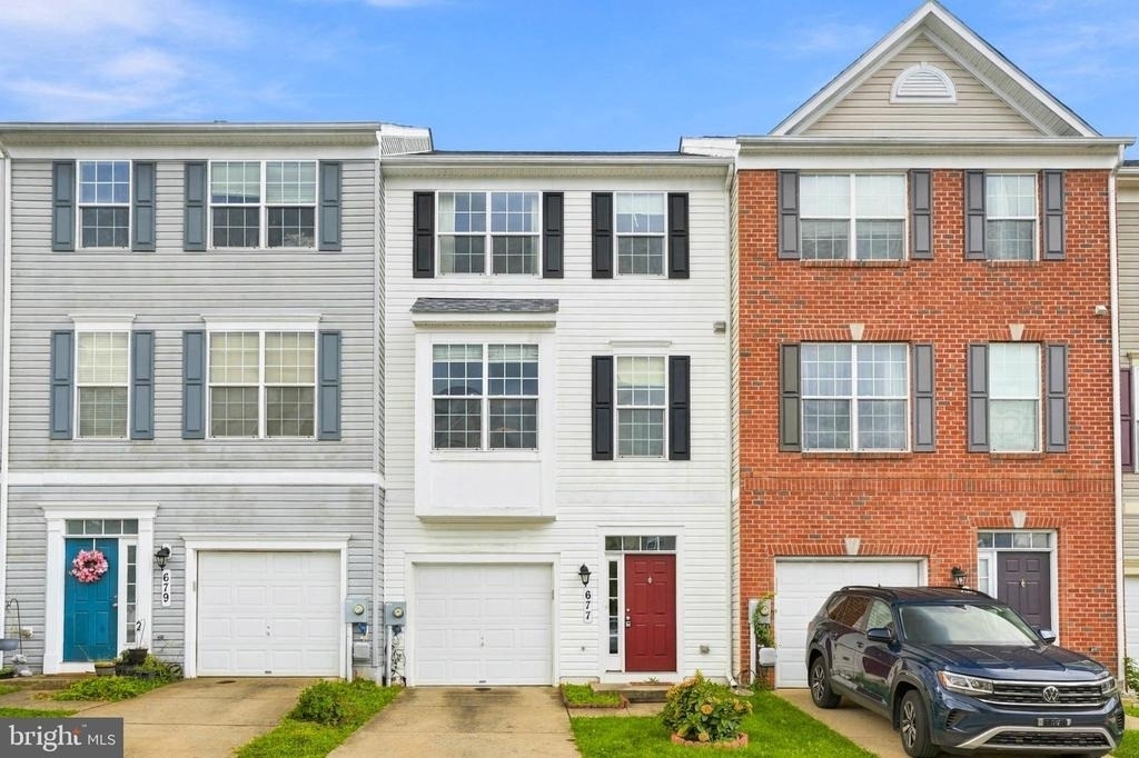 677 Tivoli Road - Photo 0