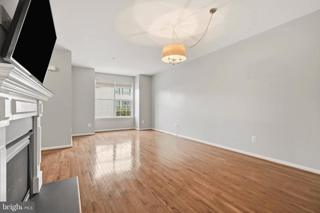 677 Tivoli Road - Photo 3