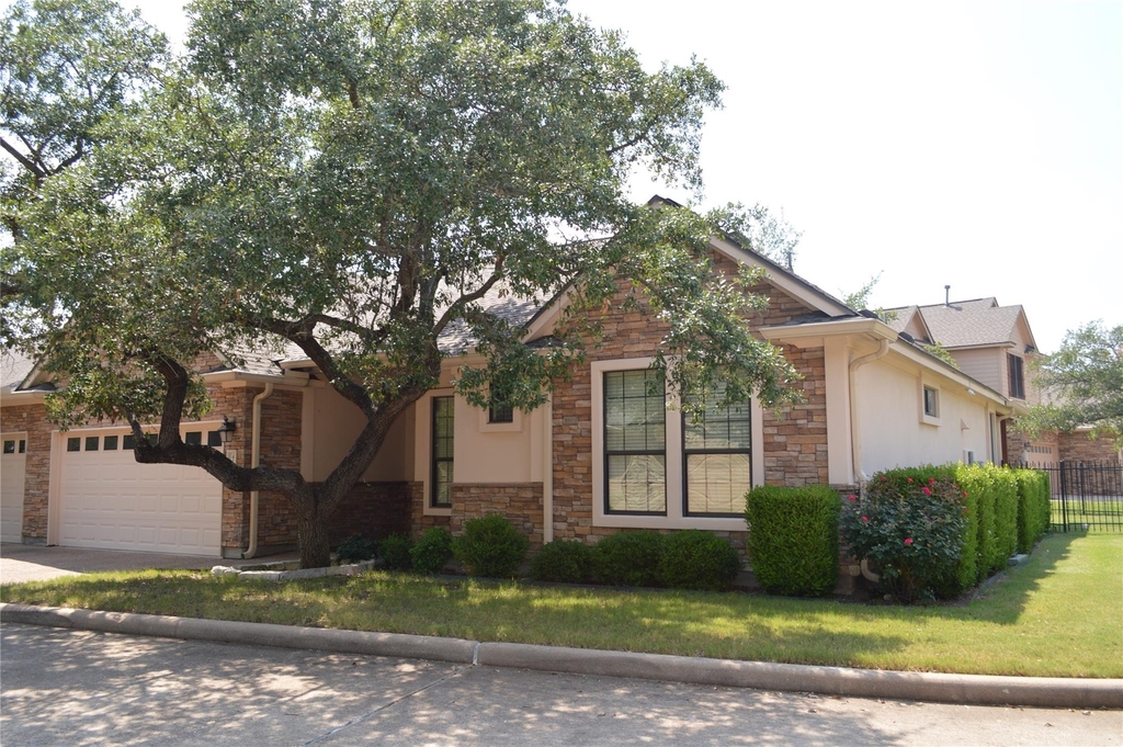 4200 Dot Dr - Photo 0