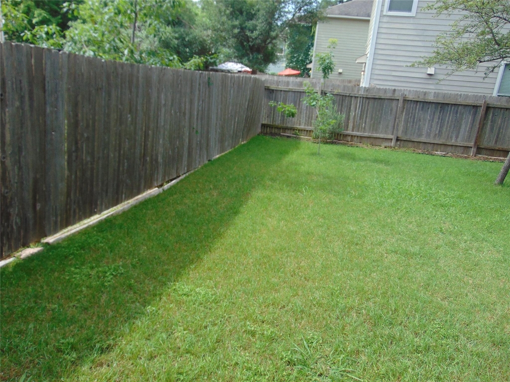 2417 Allred Dr - Photo 2