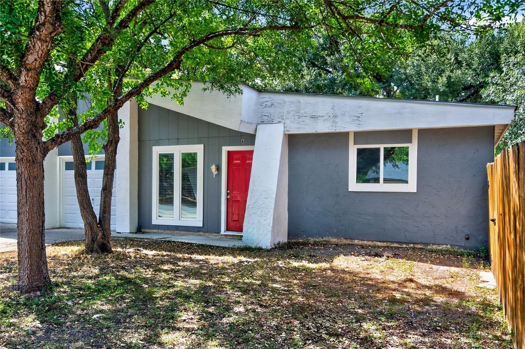 2201 Deadwood Dr - Photo 2