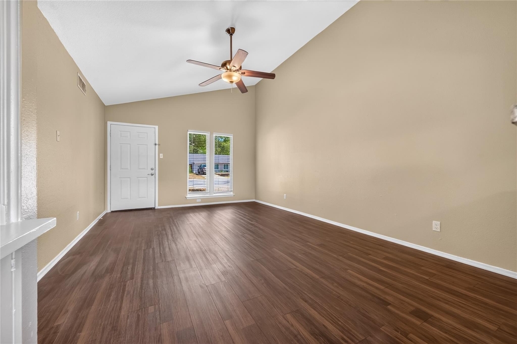 2201 Deadwood Dr - Photo 5