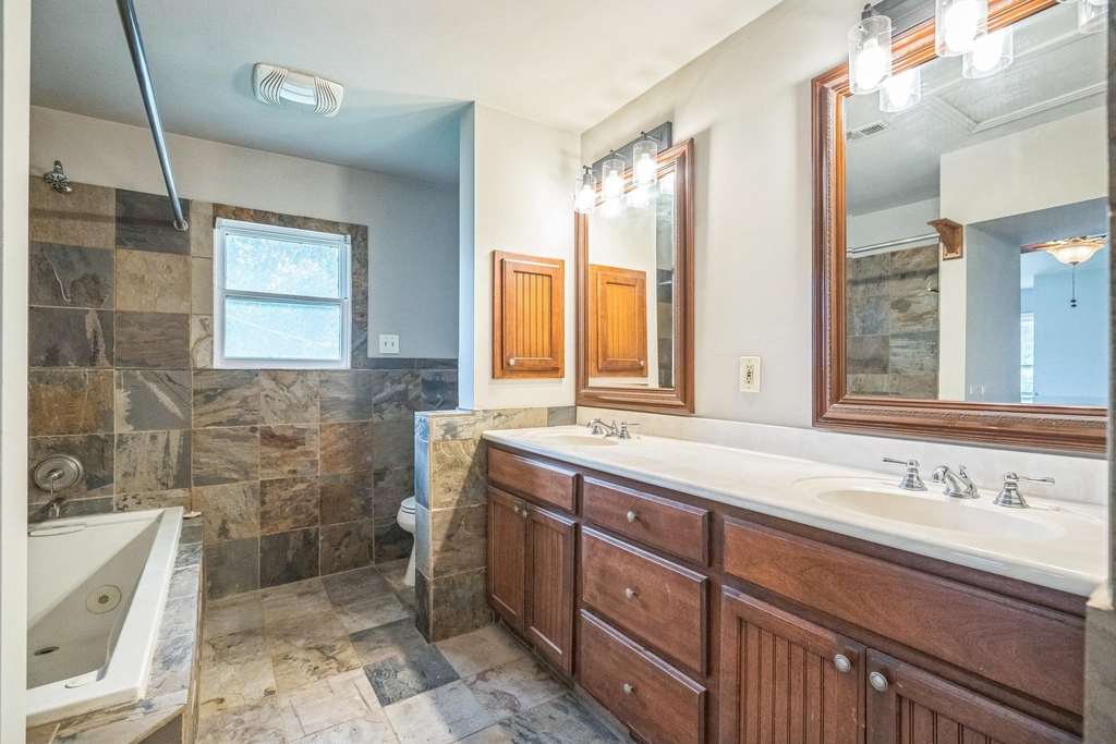 1402 Laurel St - Photo 11