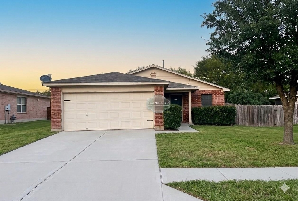 128 Grant Way - Photo 0
