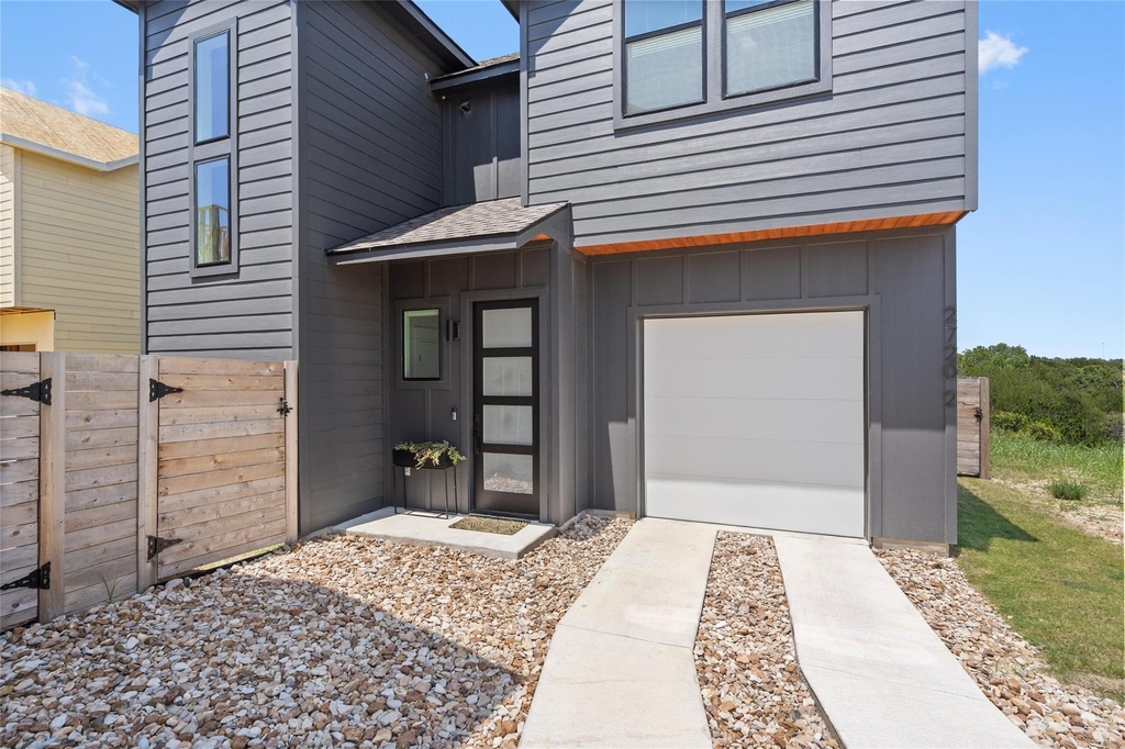 2720 Bristol Dr - Photo 0
