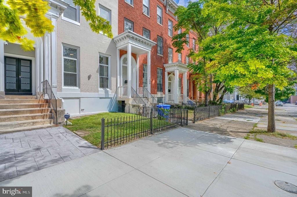 1310 W Lexington Street - Photo 22