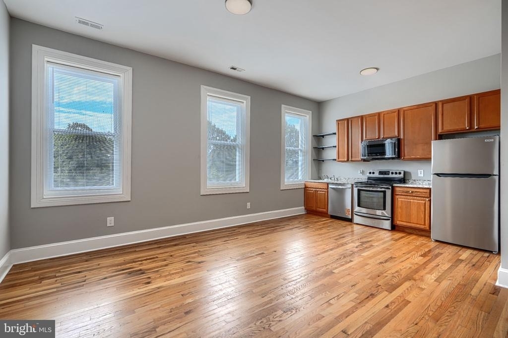 1310 W Lexington Street - Photo 4
