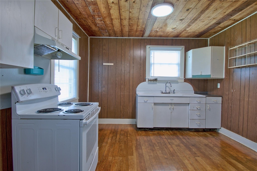 8402 Elroy Rd - Photo 7