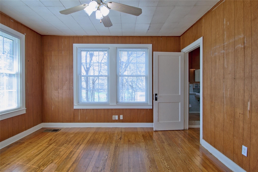 8402 Elroy Rd - Photo 9