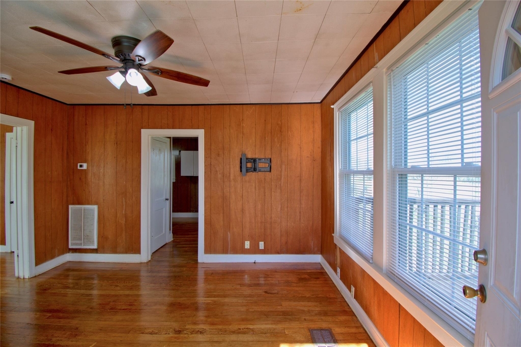8402 Elroy Rd - Photo 3