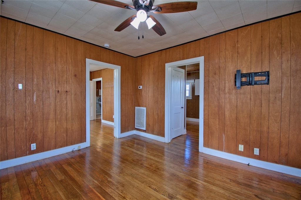8402 Elroy Rd - Photo 4