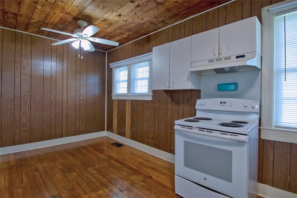 8402 Elroy Rd - Photo 8