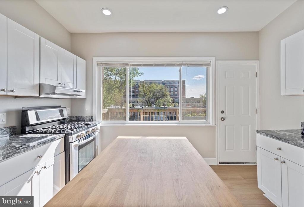 3819 Roland Avenue - Photo 9