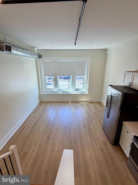 631 S Broadway - Photo 2