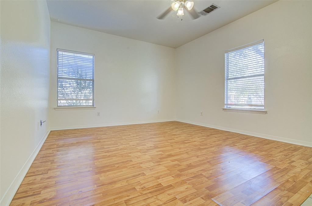 4605 Ribbecke Ave - Photo 4