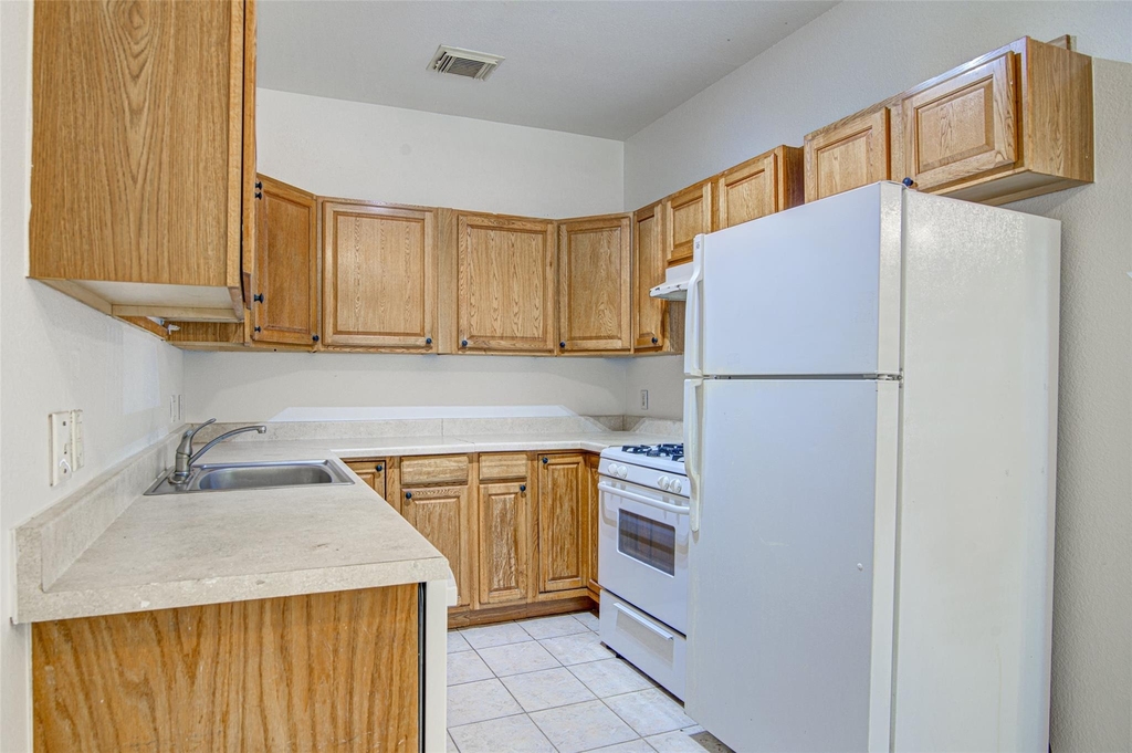 4605 Ribbecke Ave - Photo 8