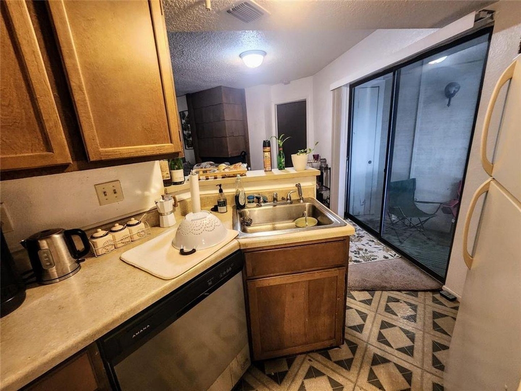 701 W 25th St - Photo 5