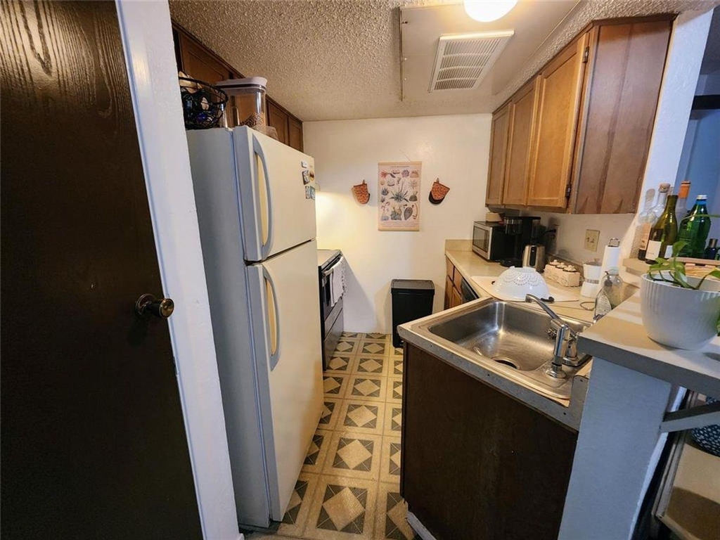 701 W 25th St - Photo 6