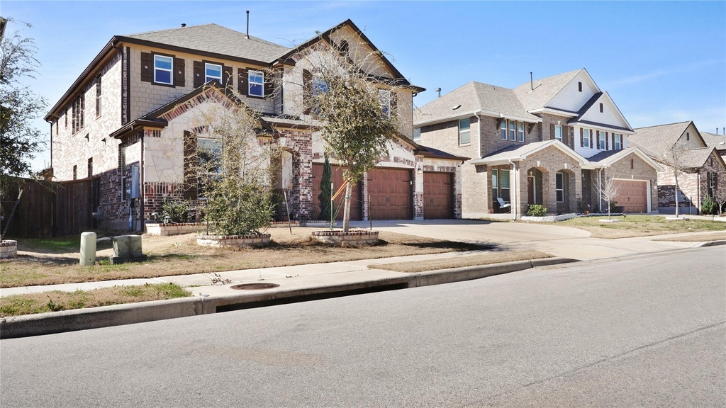 1017 Plano Ln - Photo 1