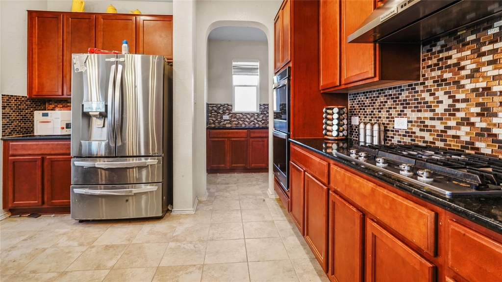 1017 Plano Ln - Photo 8