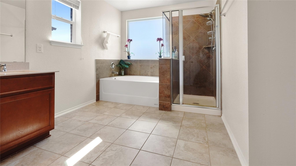 1017 Plano Ln - Photo 18