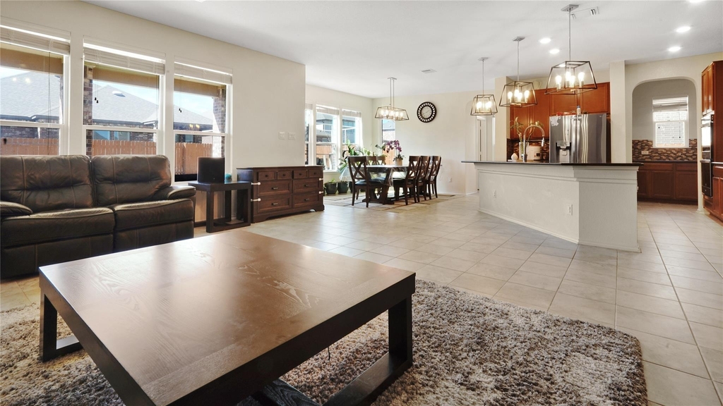 1017 Plano Ln - Photo 11