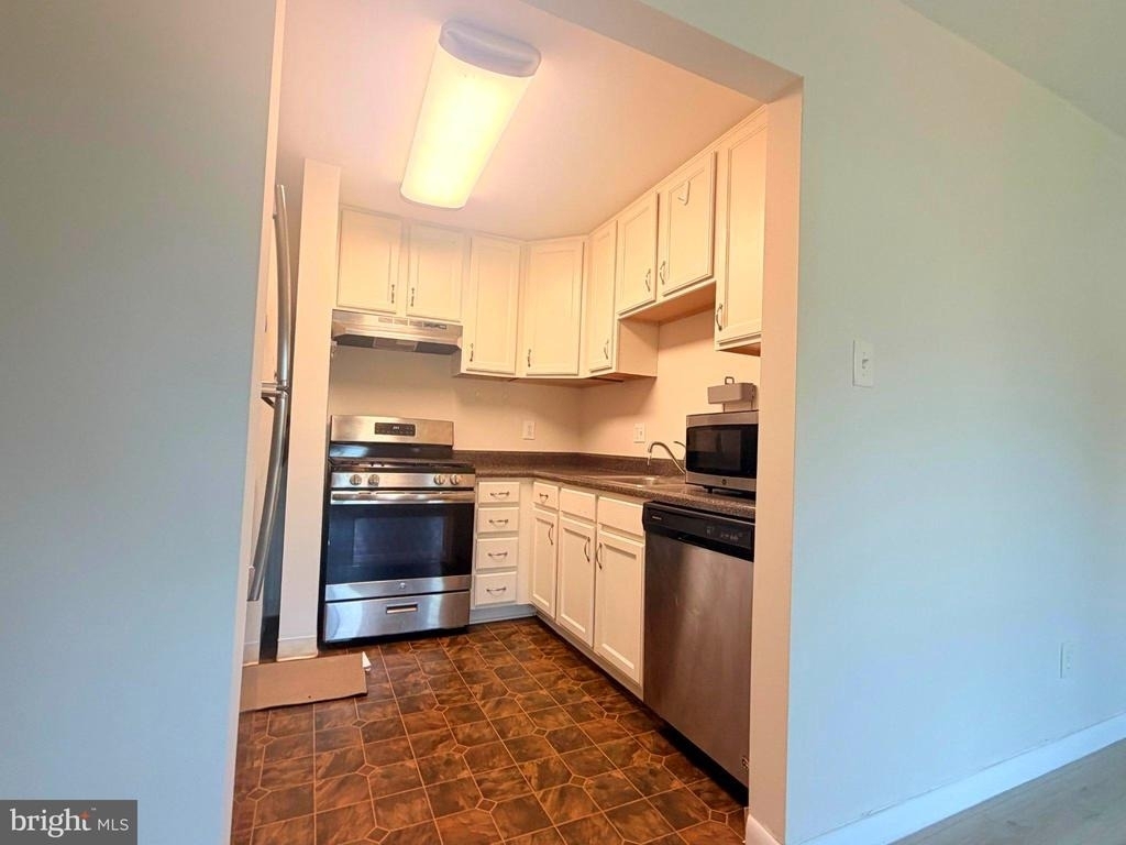 1719 Gainesville Street Se - Photo 4