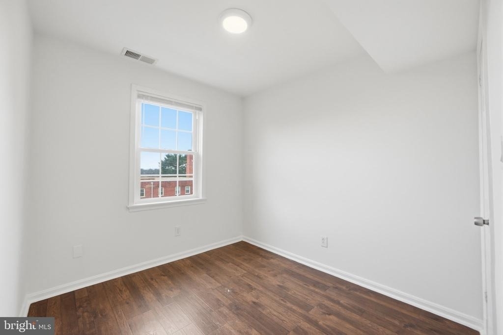 3909 Pennsylvania Avenue Se - Photo 3