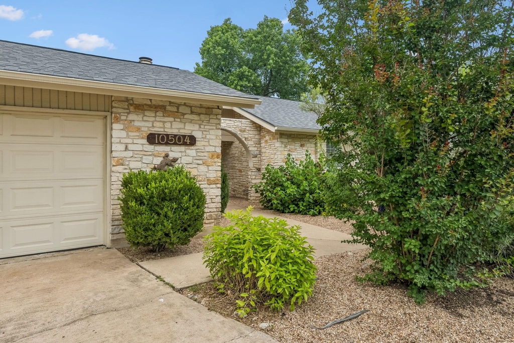 10504 Wagon Gap Dr - Photo 0