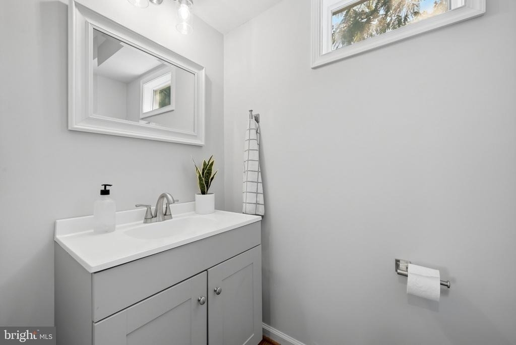 1719 Evarts Street Ne - Photo 9