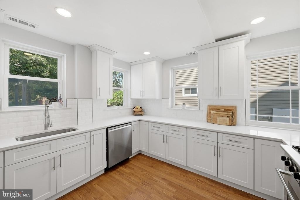 1719 Evarts Street Ne - Photo 2