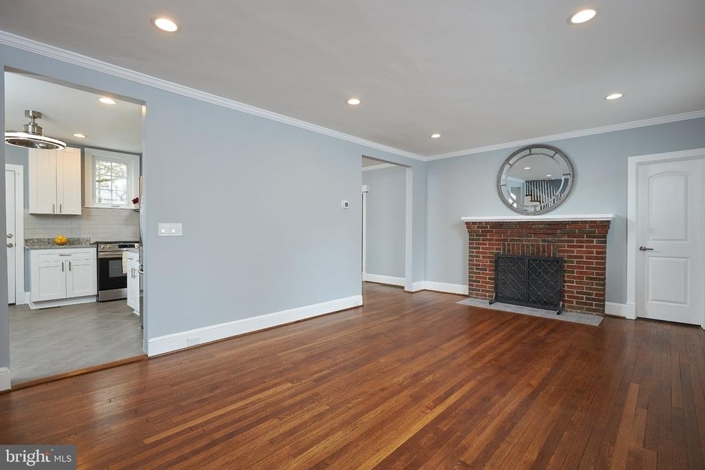 4912 Brandywine Street Nw - Photo 2