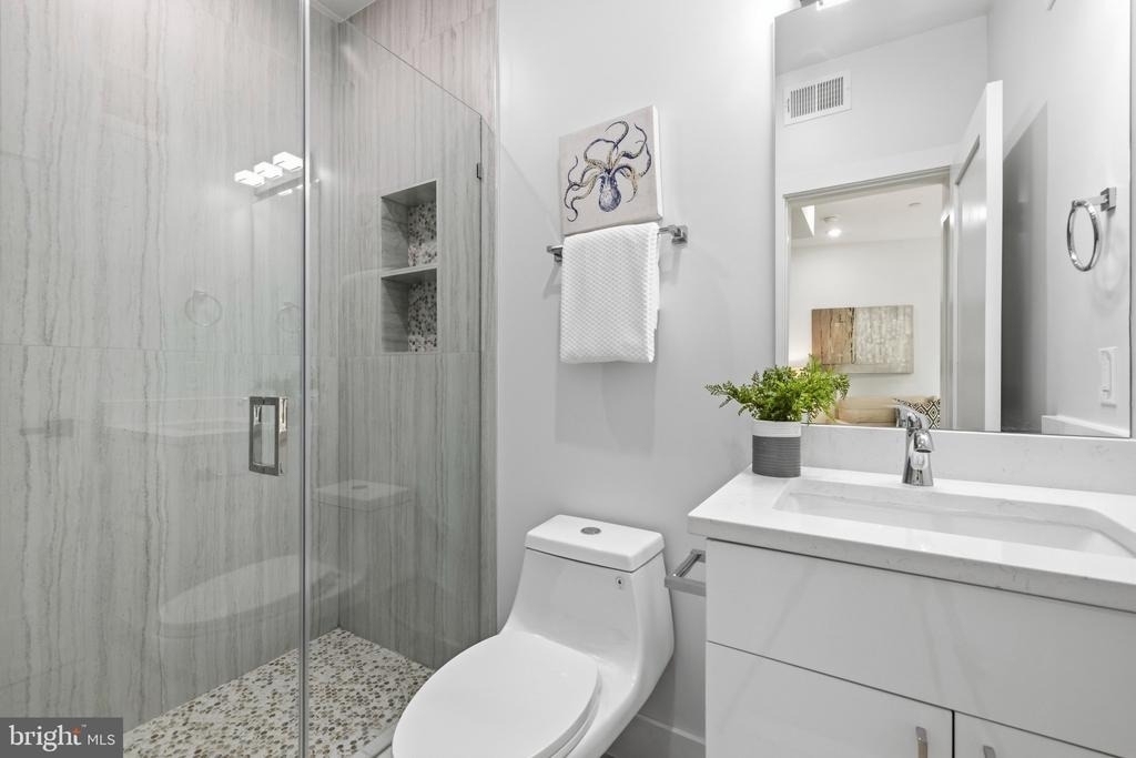 1650 Columbia Road Nw - Photo 8