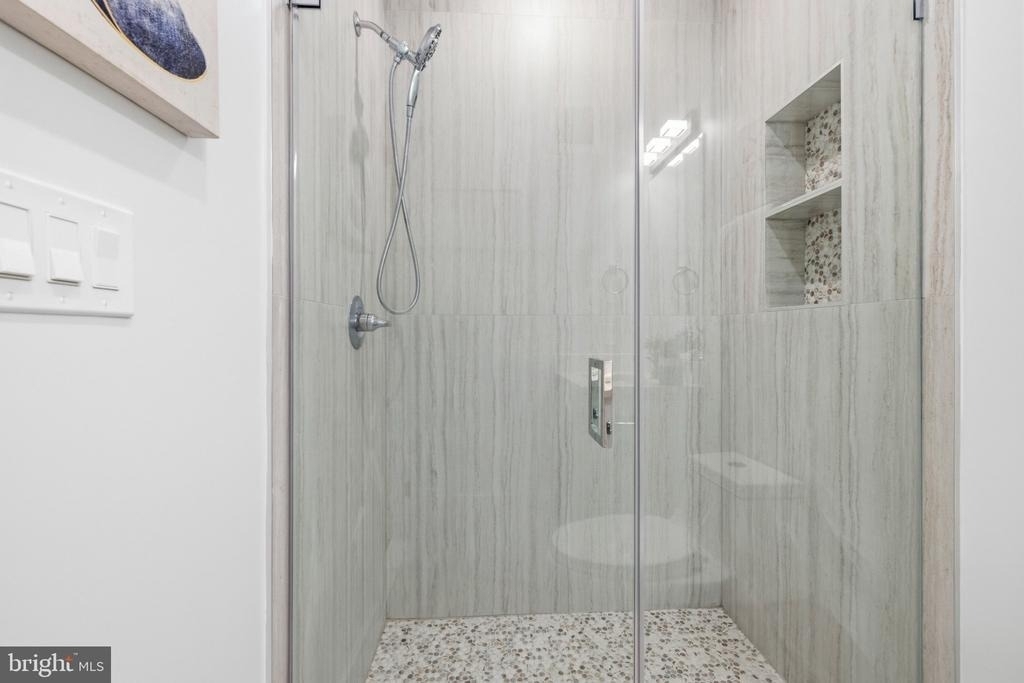 1650 Columbia Road Nw - Photo 9