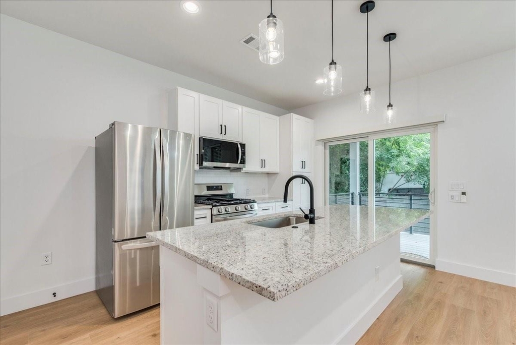2302 Maxwell Ln - Photo 8