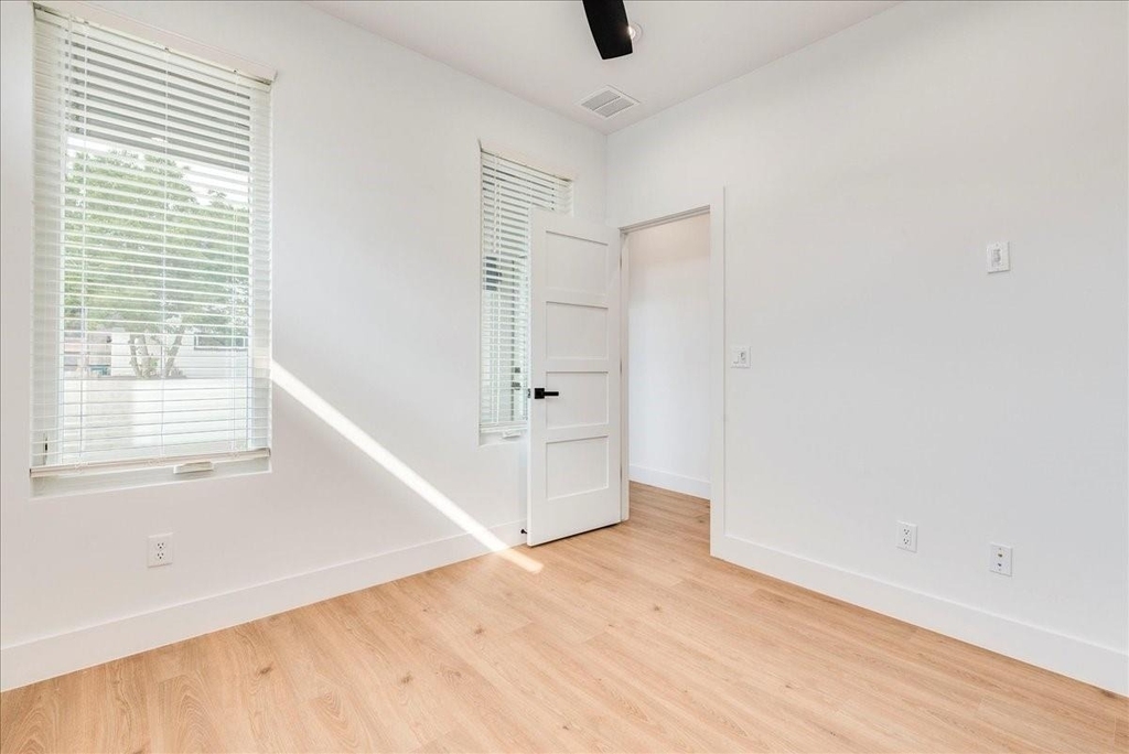 2302 Maxwell Ln - Photo 12