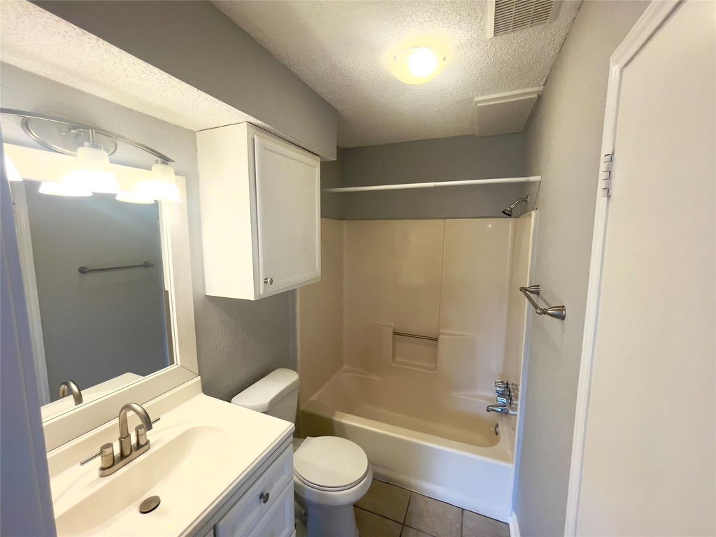 2001 Kenneth Ave - Photo 4
