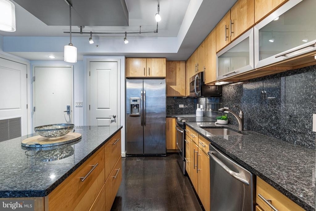 1025 1st Street Se - Photo 3