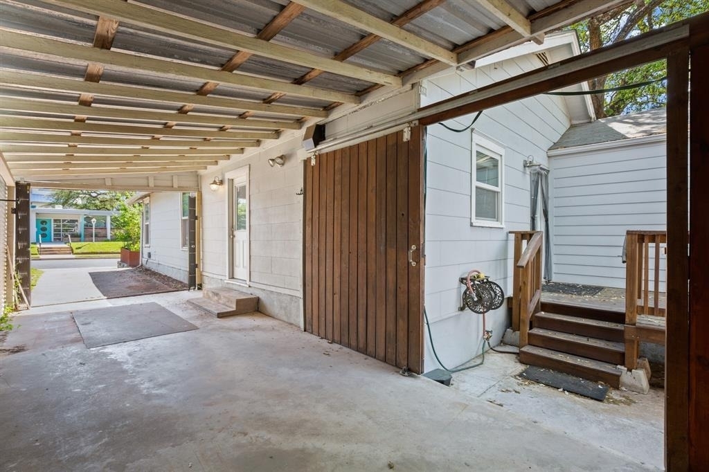 1184 Navasota St - Photo 29