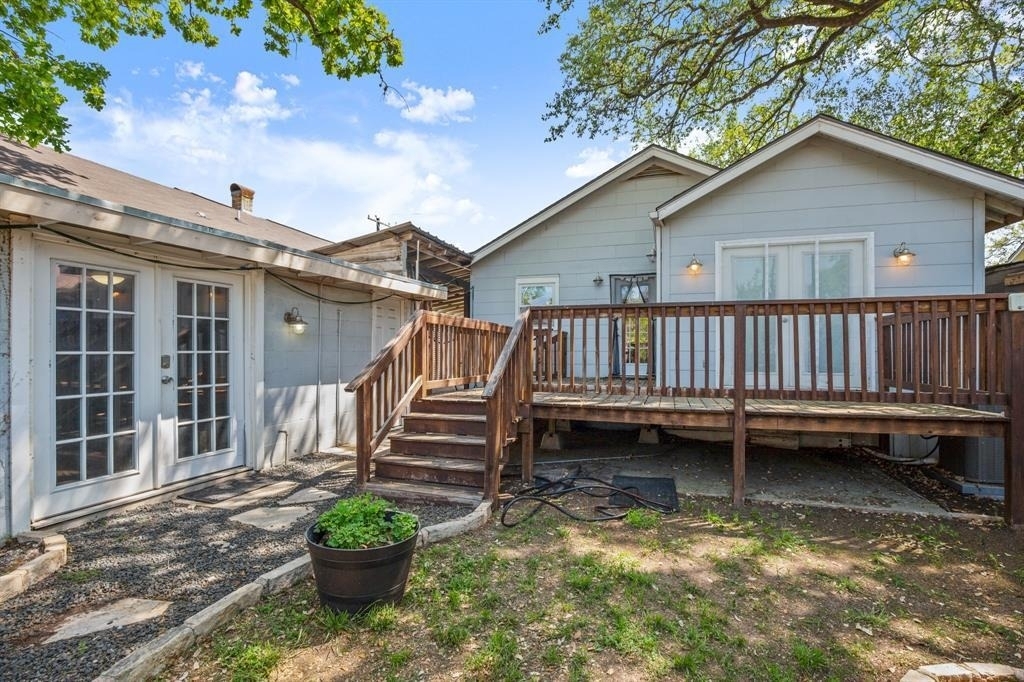 1184 Navasota St - Photo 32